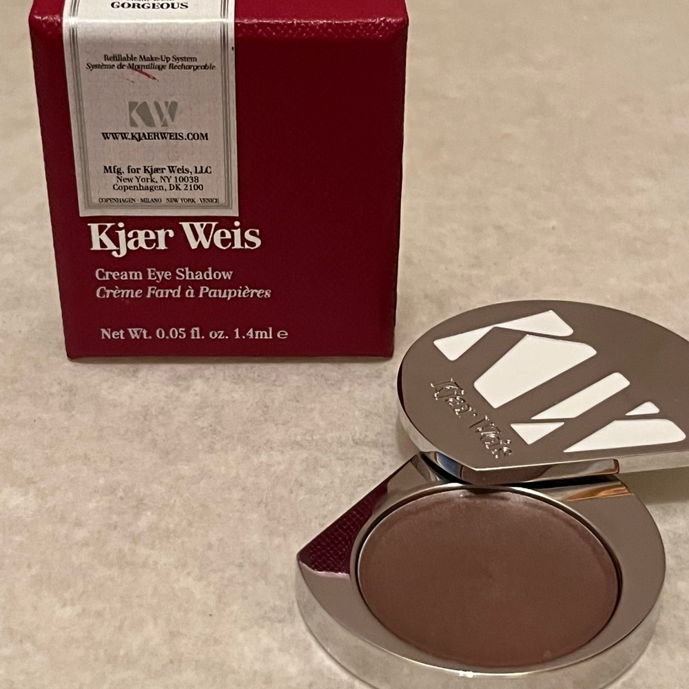 New, KJAER WEIS EYE SHADOW GORGEOUS 0.05 fl.oz BOXED. Made in Italy.